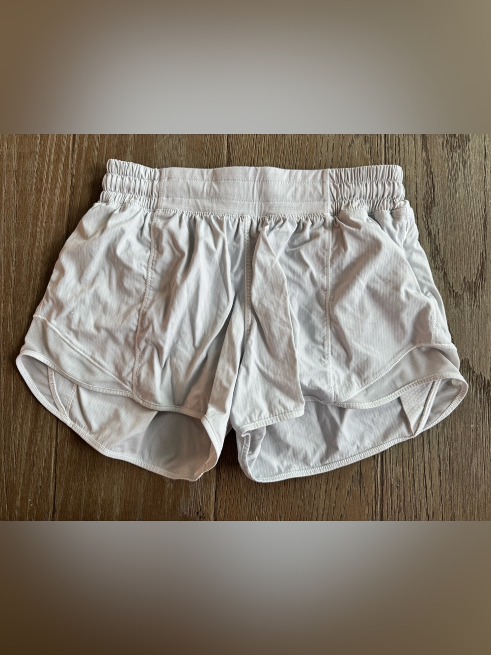 Lululemon Hotty Hot Low-Rise Lined Shorts White 2.5” Size 6